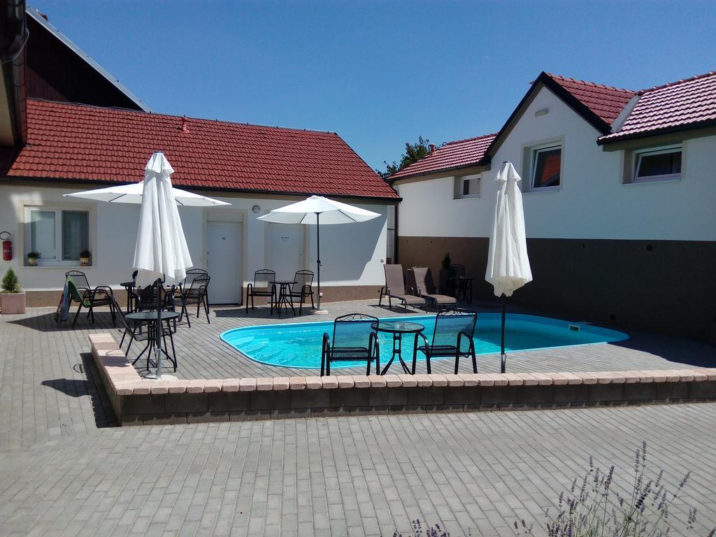 Penzion Kratochvíl Dolní Dunajovice Exterior foto