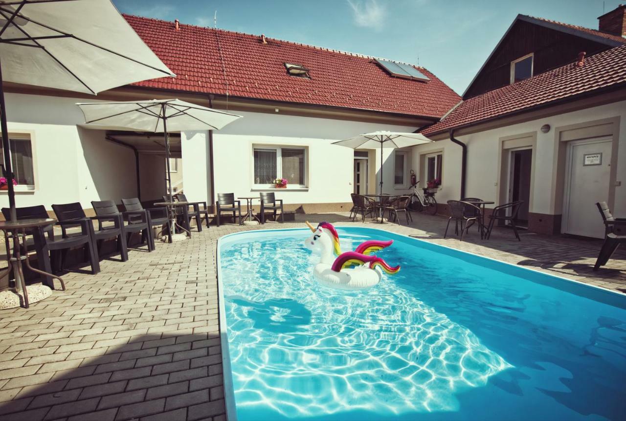 Penzion Kratochvíl Dolní Dunajovice Exterior foto