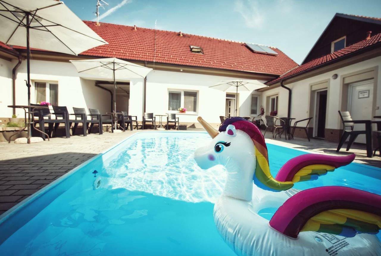Penzion Kratochvíl Dolní Dunajovice Exterior foto